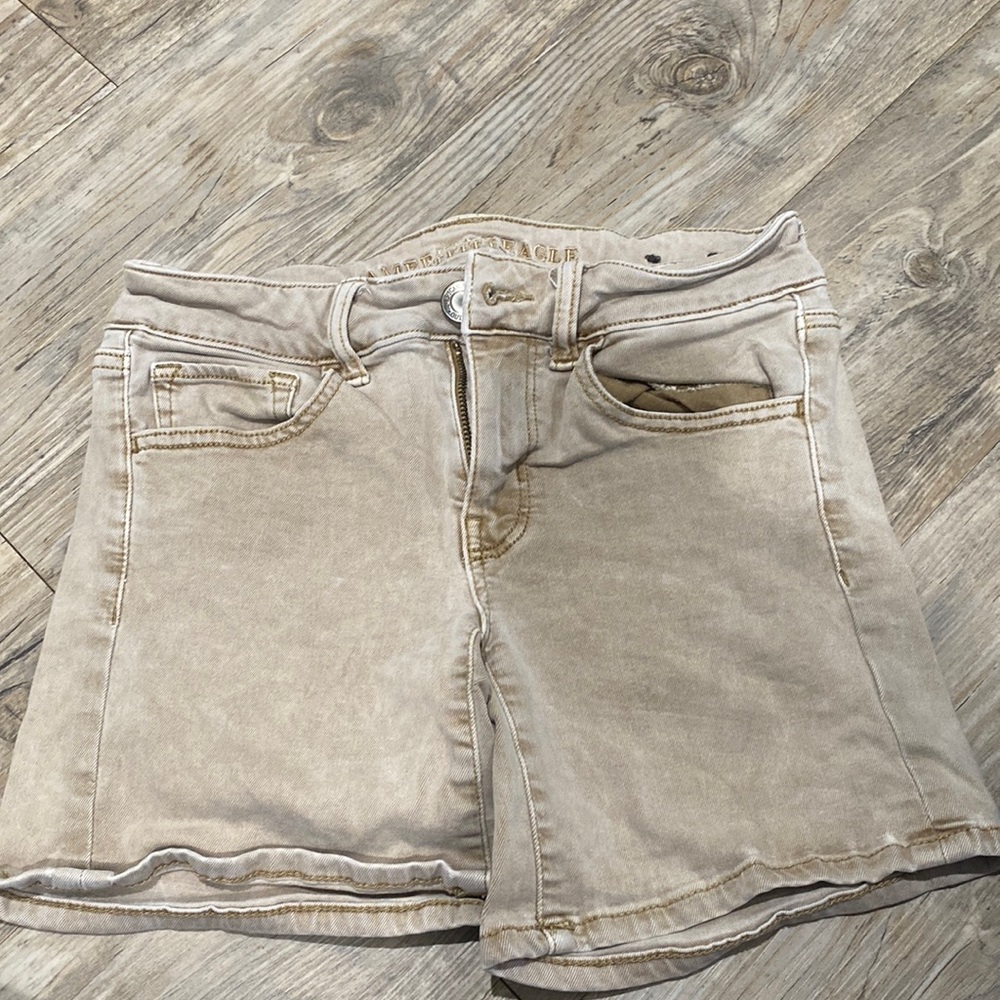 American Eagle khaki shorts